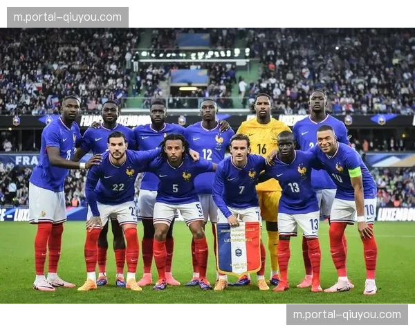 阿根廷演练恩佐费尔南德斯拉边传中，斯卡洛尼寻求战术变化